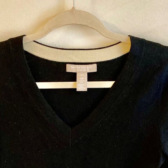 Banana Republic Black Extra Fine Merino Wool Sweater Normcore Size XS Petite - Picture 3 of 8